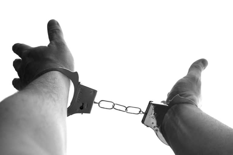 handcuffs 921290 1280