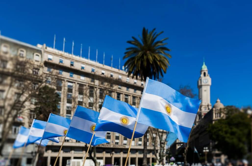 Argentina presidential candidate advocates for dollarization to revive the crippling economy